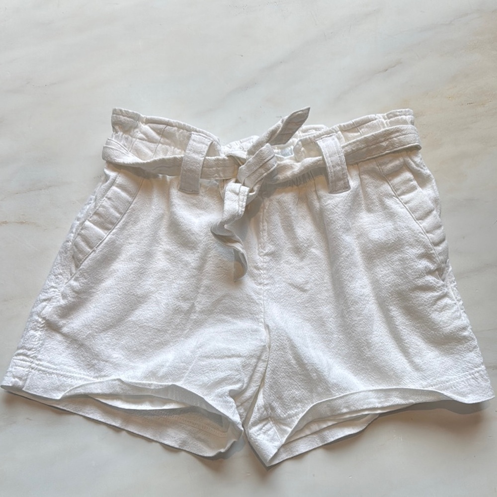 Abercrombie Kids White Linen Pull on Shorts!